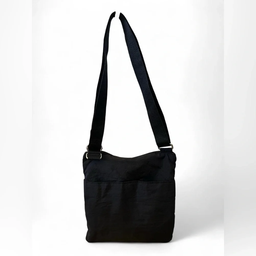 baggallini black Hobo CROSSBODY Adjustable Strap Shoulder Bag Zip Pockets NWOT